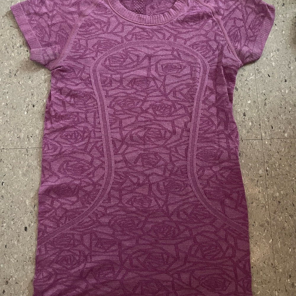 lululemon athletica Short Sleeve Purple Patterned Tee
